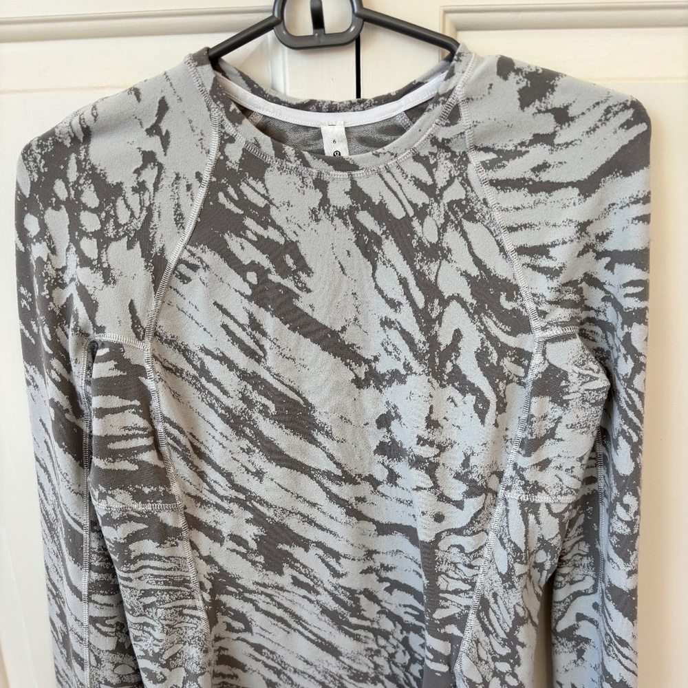 Lululemon sweatshirt